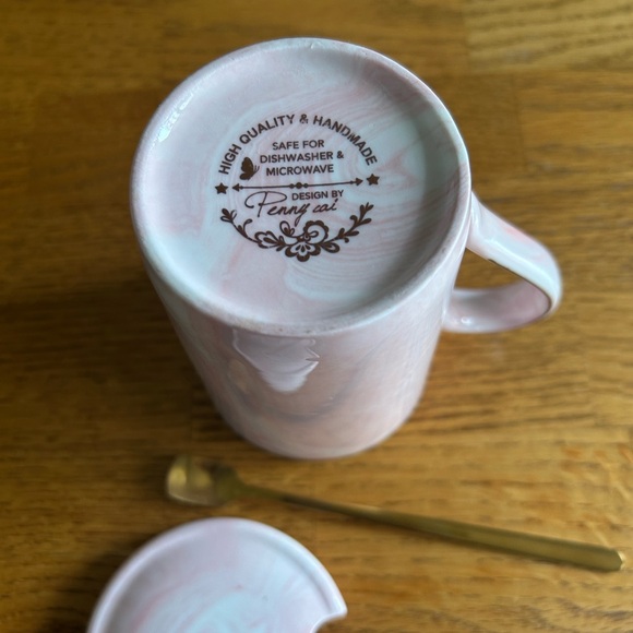 Sisters Ceramic Mug with Lid and Spoon - Picture 5 of 5